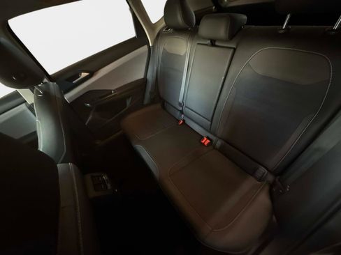 Used 2024 Volkswagen Taos SE image 11