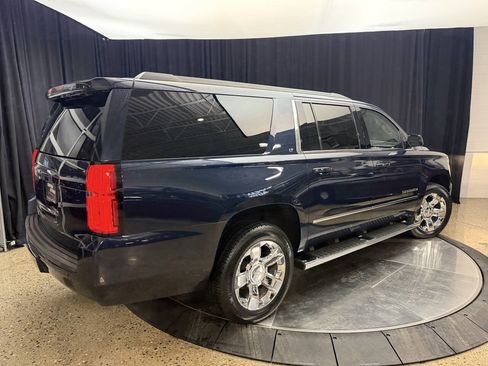 Used 2018 Chevrolet Suburban LT w/ LT Signature Package image 8