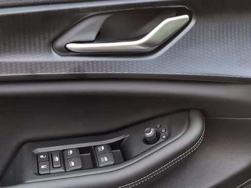 New 2025 Jeep Grand Cherokee Altitude image 14