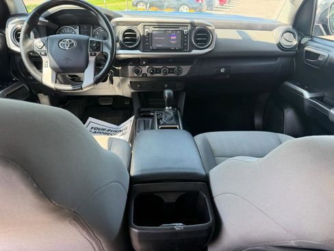Used 2016 Toyota Tacoma SR5 AWD/4WD image 10