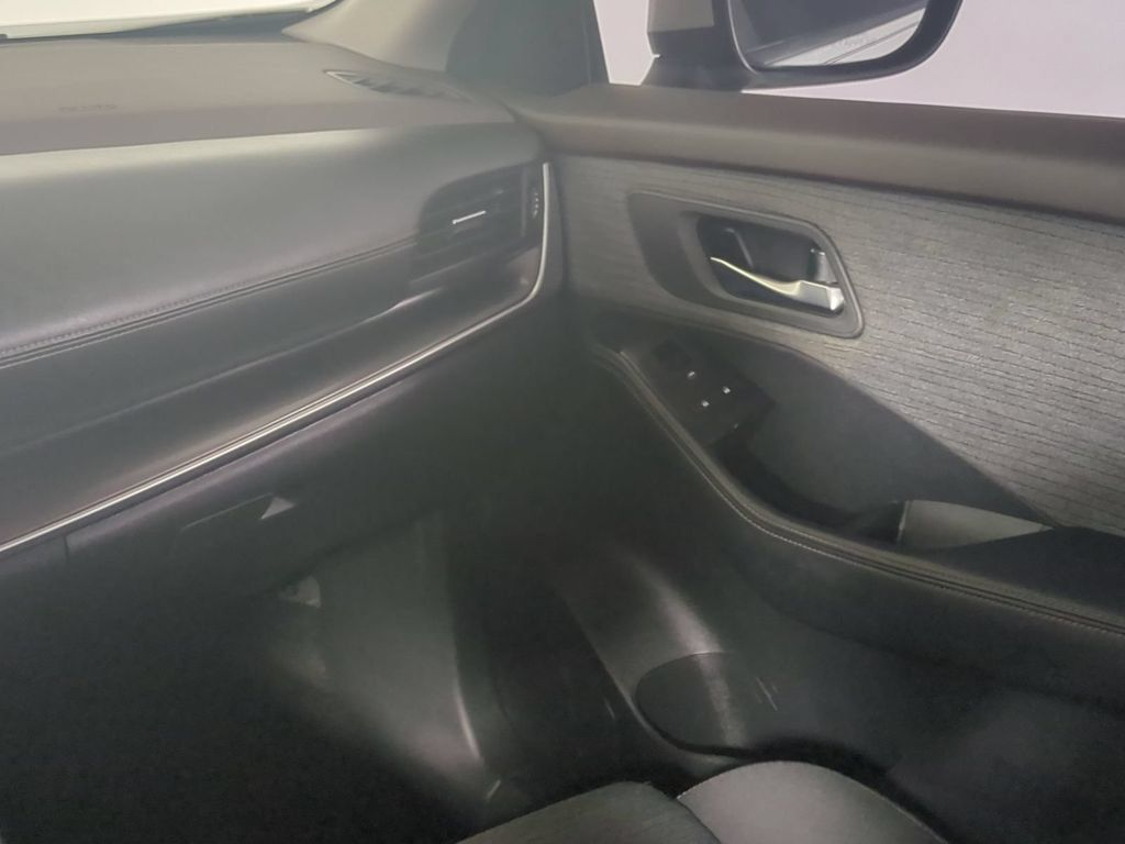 Used 2023 Nissan Rogue SV FWD image 19