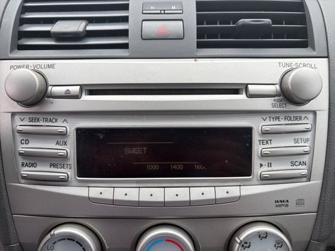 Used 2010 Toyota Camry FWD image 18