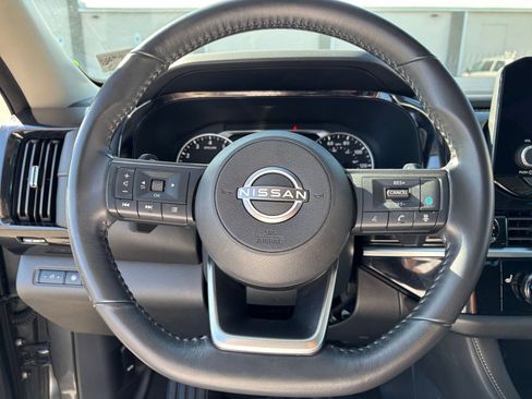 Used 2025 Nissan Pathfinder SV AWD/4WD image 30