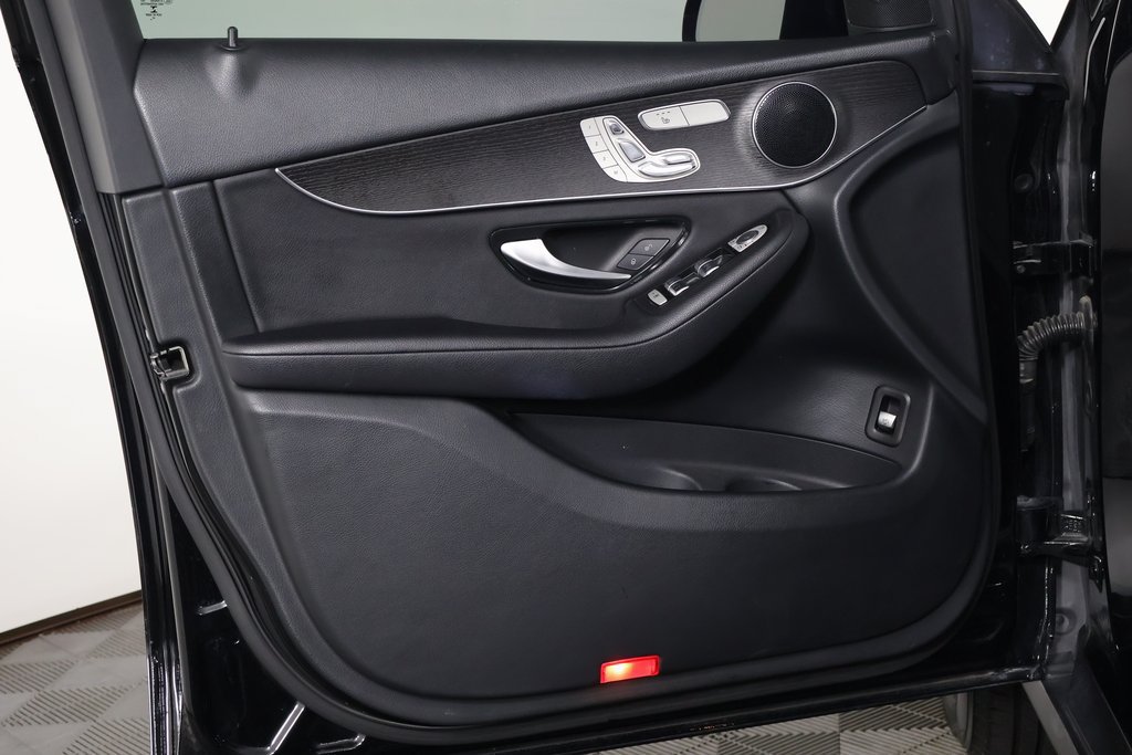 Used 2020 Mercedes-Benz GLC 300 4MATIC image 12