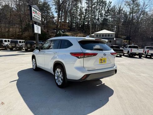 Used 2022 Toyota Highlander Limited image 7