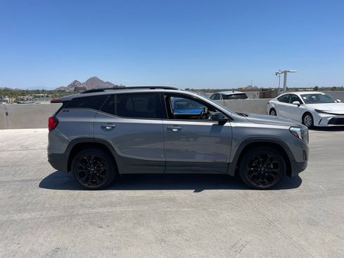 Used 2021 GMC Terrain SLE w/ Elevation Edition FWD image 2