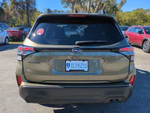 Used 2025 Subaru Forester Premium AWD/4WD image 5