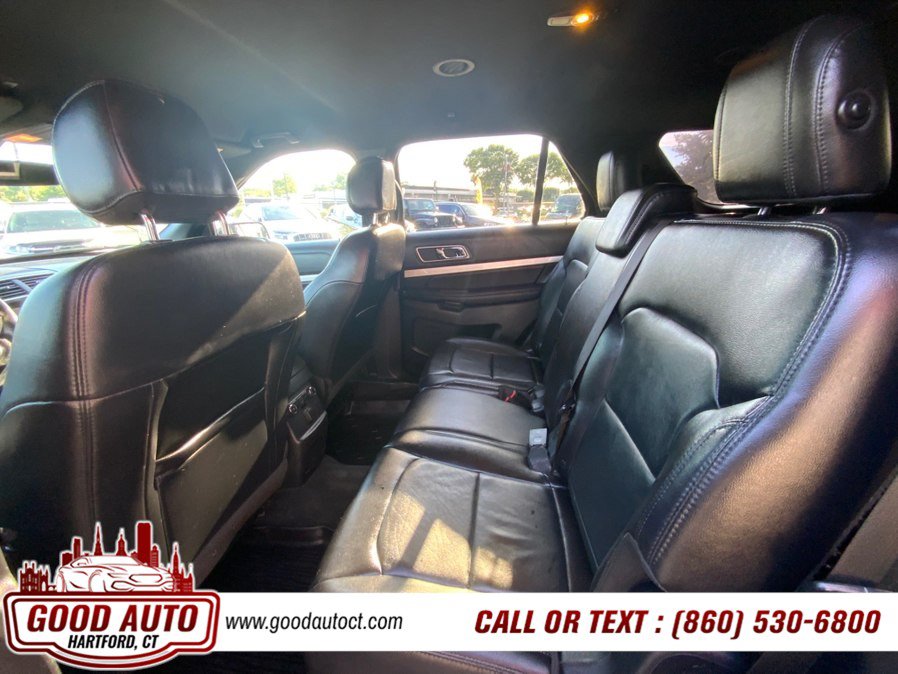 Used 2017 Ford Explorer XLT w/ Equipment Group 202A AWD/4WD image 12