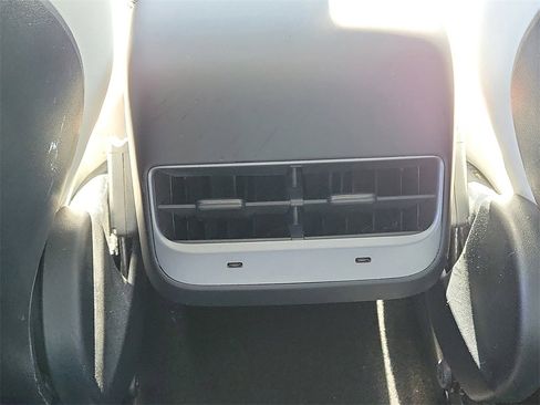 Used 2023 Tesla Model 3 Standard Range image 13