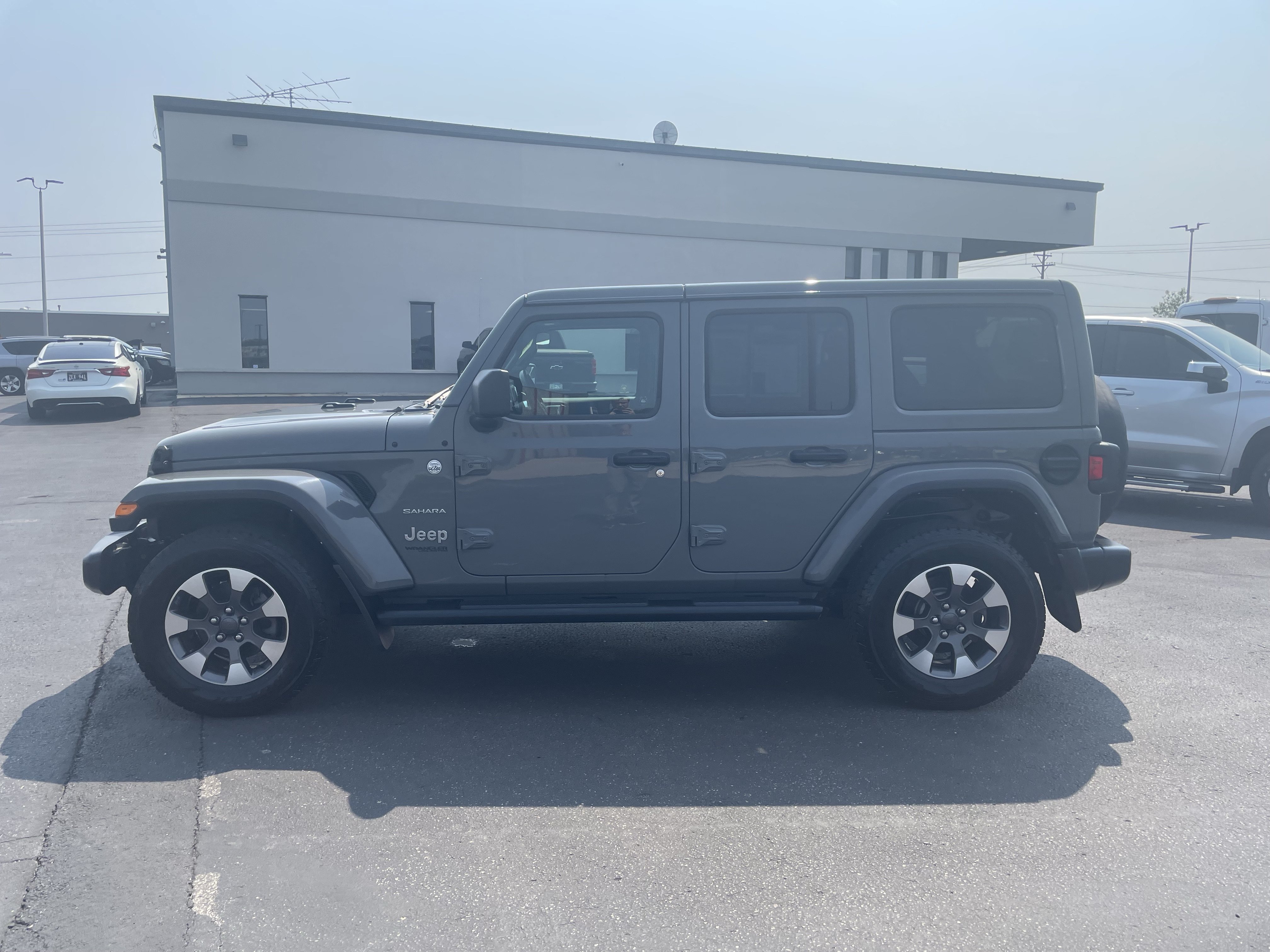 Used 2021 Jeep Wrangler Unlimited Sahara AWD/4WD image 5