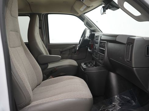 Used 2025 Chevrolet Express 3500 LT w/ LT Preferred Equipment Group RWD image 12