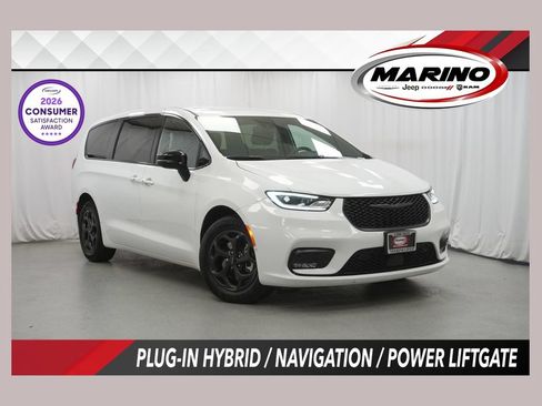 Used 2024 Chrysler Pacifica Limited FWD image 1