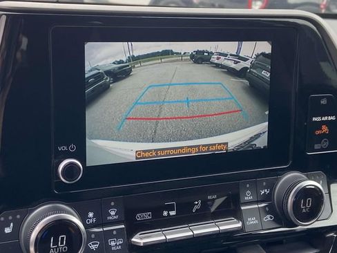 Used 2023 Toyota Highlander XLE AWD/4WD image 26