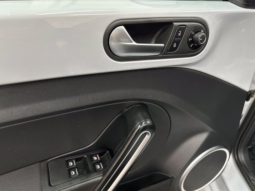 Used 2019 Volkswagen Beetle 2.0T SE FWD image 22