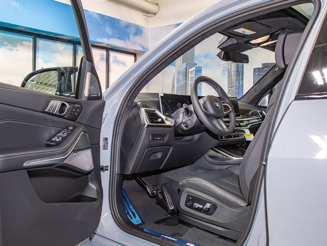 Used 2026 BMW X7 M60i AWD/4WD image 13