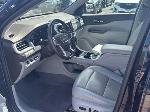 Used 2022 GMC Acadia SLT w/ Technology Package AWD/4WD image 13