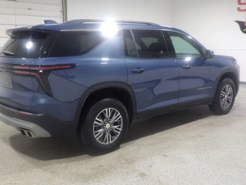 Used 2025 Chevrolet Traverse LT w/ Driver Confidence Package AWD/4WD image 4