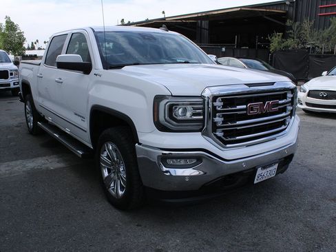 Used 2018 GMC Sierra 1500 SLT image 1