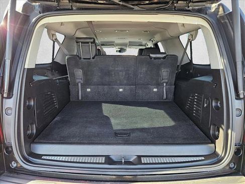 Used 2019 Chevrolet Suburban LT image 7