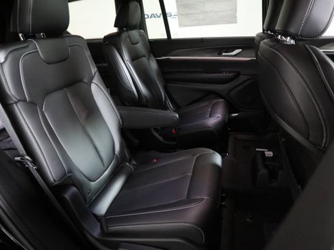 New 2025 Jeep Grand Cherokee L Limited w/ Luxury Tech Group II AWD/4WD image 21