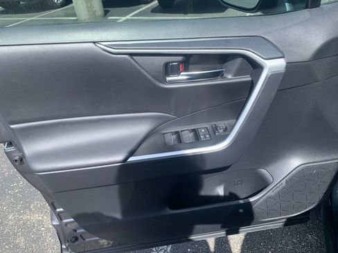 Used 2025 Toyota RAV4 XLE AWD/4WD image 12