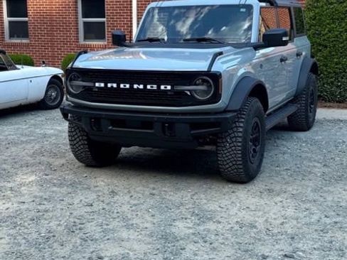 Used 2023 Ford Bronco Wildtrak image 2