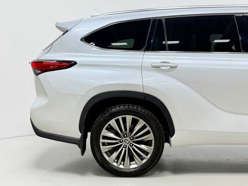 Used 2022 Toyota Highlander Limited image 14