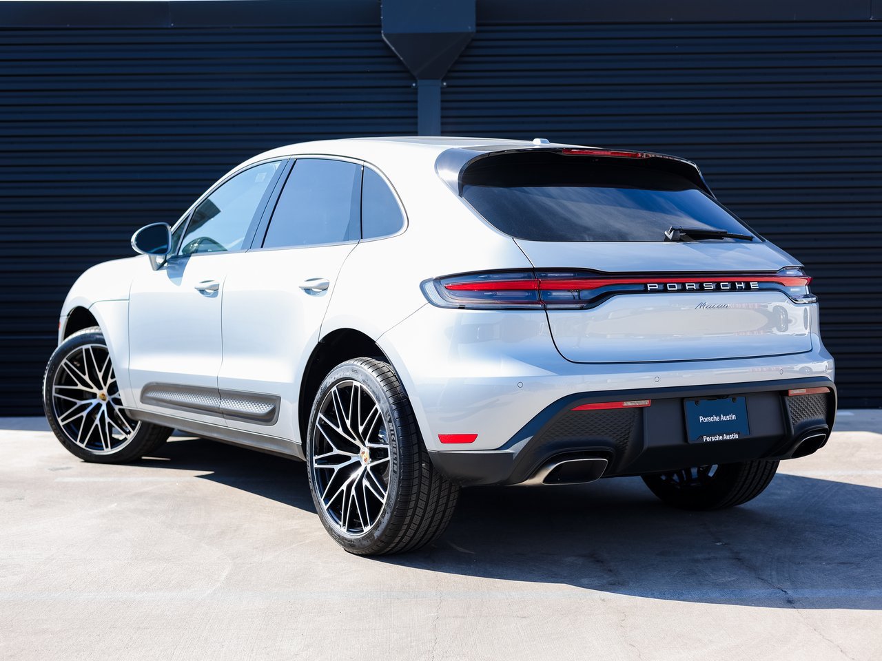 Certified 2026 Porsche Macan AWD/4WD image 3