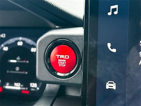 Certified 2025 Toyota Tacoma TRD Off-Road image 21