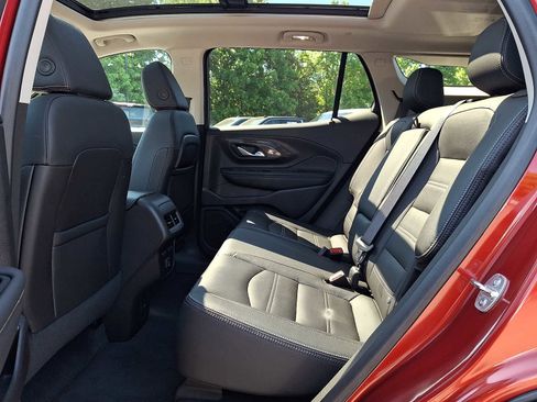 Used 2024 GMC Terrain Denali w/ Denali Premium Package AWD/4WD image 12