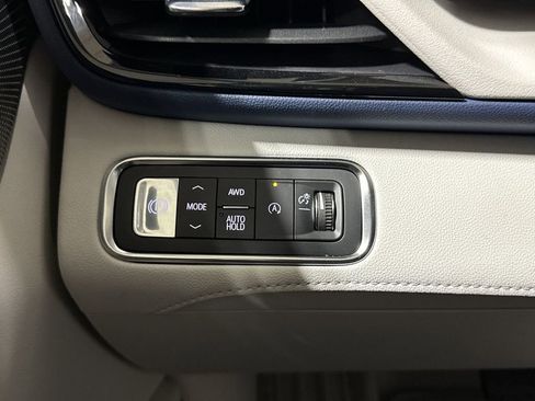 Certified 2025 Buick Enclave Avenir w/ Super Cruise Package AWD/4WD image 17