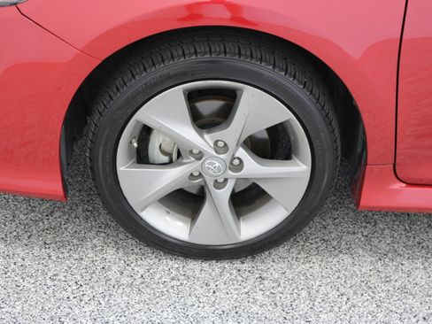 Used 2012 Toyota Camry SE FWD image 11