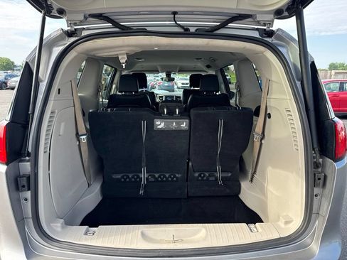 Used 2018 Chrysler Pacifica Touring-L FWD image 33