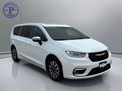 Used 2023 Chrysler Pacifica Limited
