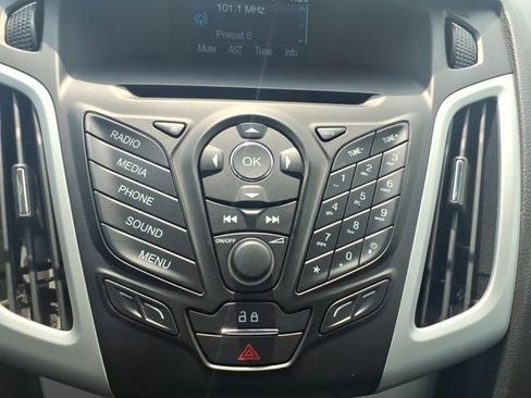 Used 2014 Ford Focus SE FWD image 17