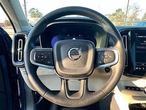 Used 2025 Volvo XC40 B5 Ultra w/ Protection Package Premier image 18