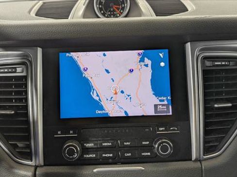 Used 2017 Porsche Macan SUV image 30