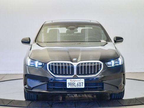 Used 2025 BMW 530i w/ Premium Package image 7