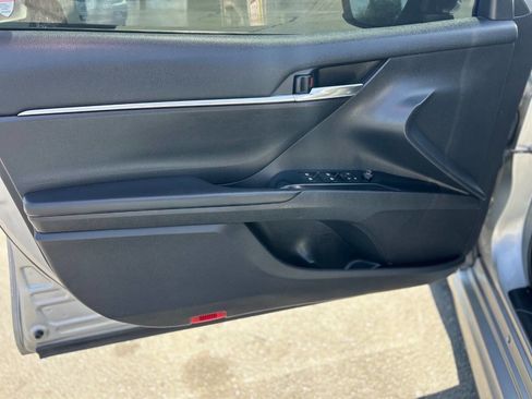 Used 2020 Toyota Camry SE w/ Carpet Mat Package image 9