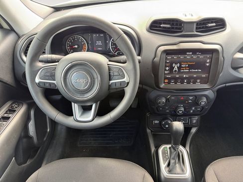 Used 2023 Jeep Renegade Latitude AWD/4WD image 10
