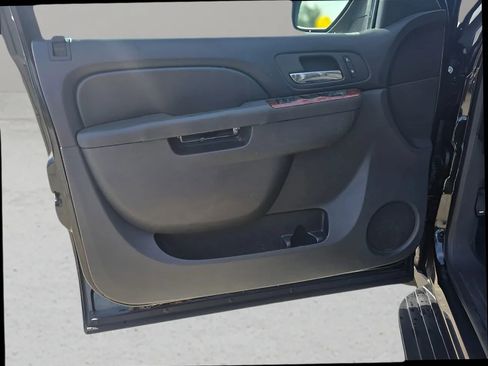 Used 2013 Chevrolet Avalanche LT w/ All-Star Edition image 9