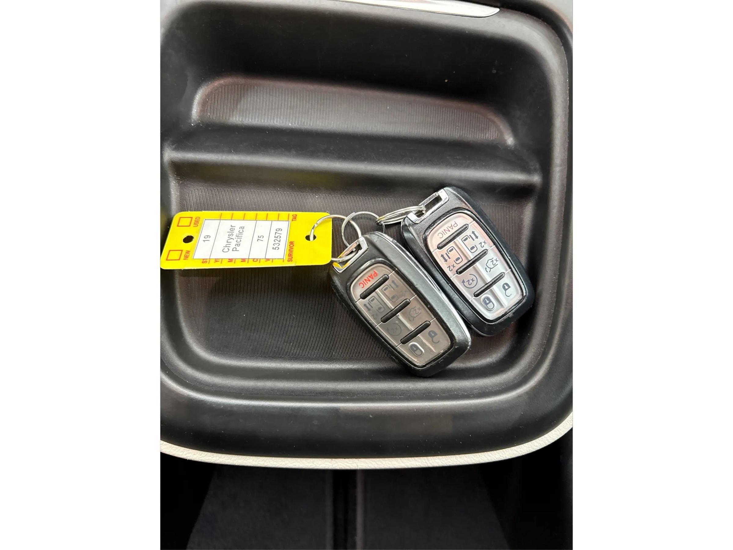 Used 2019 Chrysler Pacifica Touring-L FWD image 38