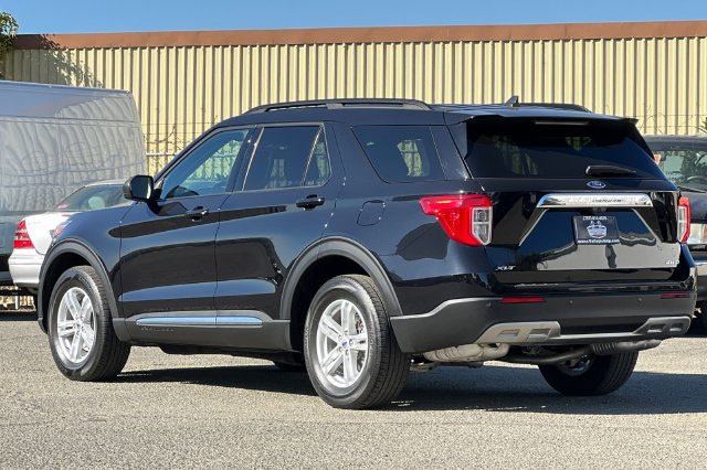 Used 2023 Ford Explorer XLT w/ Equipment Group 202A AWD/4WD image 6