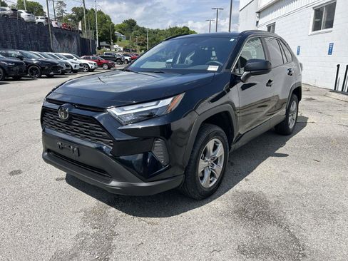 Used 2025 Toyota RAV4 LE AWD/4WD image 7
