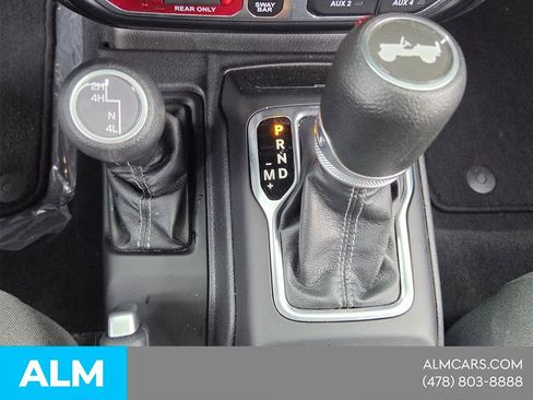 Used 2024 Jeep Wrangler Unlimited Rubicon AWD/4WD image 22