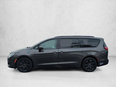Used 2019 Chrysler Pacifica Limited w/ Advanced Safetytec Group FWD image 9