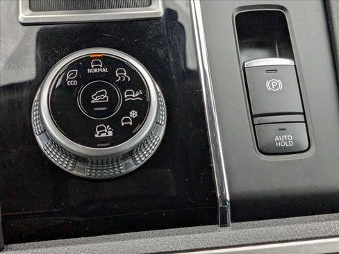 Used 2022 Mitsubishi Outlander SE image 13