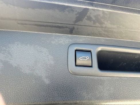 Used 2021 Toyota Highlander XLE FWD image 18