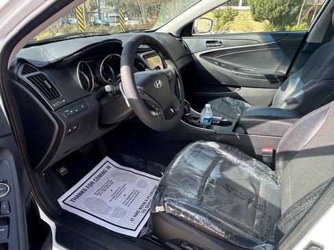 Used 2012 Hyundai Sonata SE w/ Navigation & Sunroof Pkg image 10