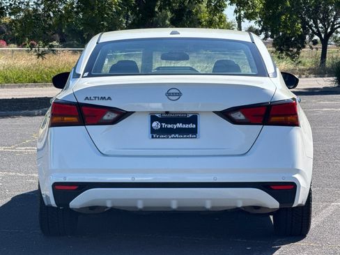 Used 2025 Nissan Altima 2.5 SV FWD image 5